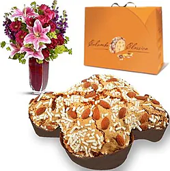 Bouquet dai toni caldi con colomba pasquale