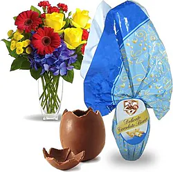 Bouquet dai toni accesi con uovo di Pasqua