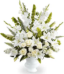 Mazzo funebre di rose, gigli o lilium, garofani e fiori misti dai toni chiari