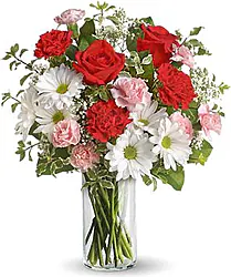 Fresco e Colorato con  Rose rosse e Fiori Misti di Stagione bianchi e rosa con verde decorativo in confezione a tono